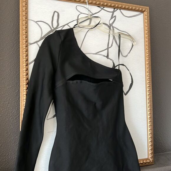 Windsor Black Mini Bodycon Dress 50% OFF  Cut Out Front One Shoulder Size Medium - Picture 2 of 4